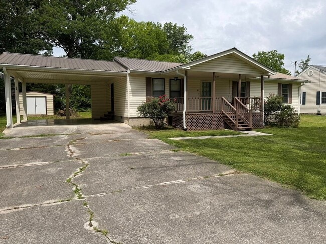 Building Photo - 3BR Rental in Quiet Fort Oglethorpe Neighborhood – Minutes from Battlefield Parkway & Chickamauga...
