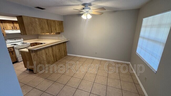 Foto del edificio - 3205 Bloomingdale Villas Ct