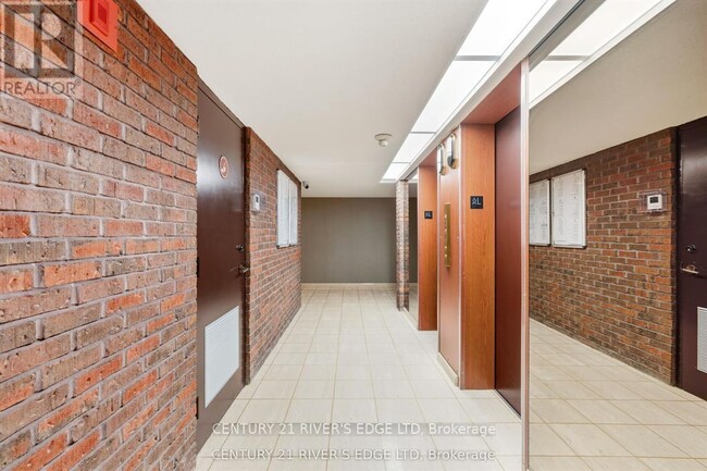 Building Photo - 55 Water St E