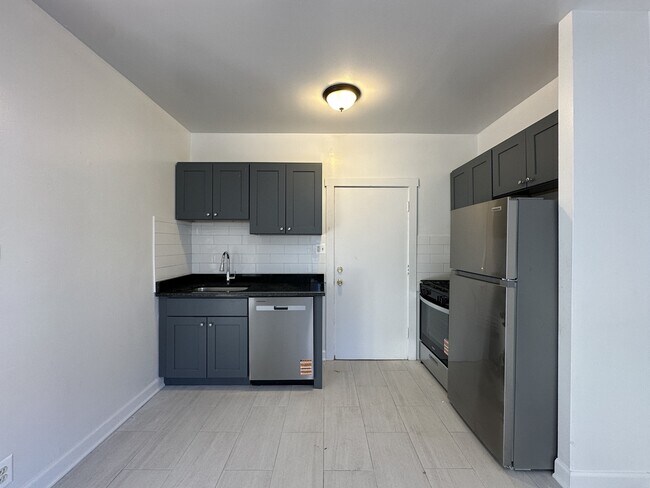 Foto del edificio - 1319.5 W Estes Ave