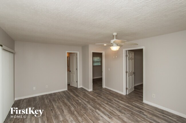 Foto del edificio - 525 Sacre Coeur Dr