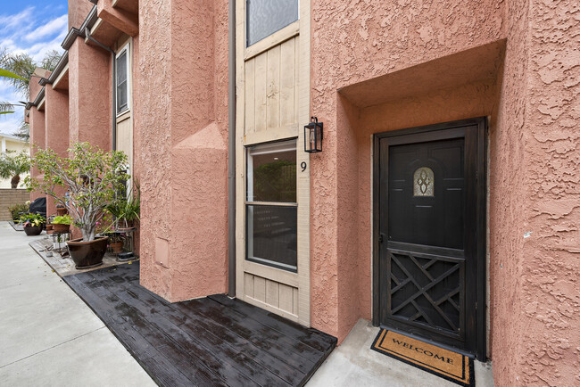 Building Photo - 1412 Buena Vista