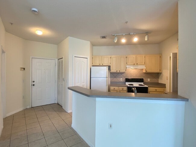 Building Photo - Spacious 2br/2ba Visconti Condo with W/D H...