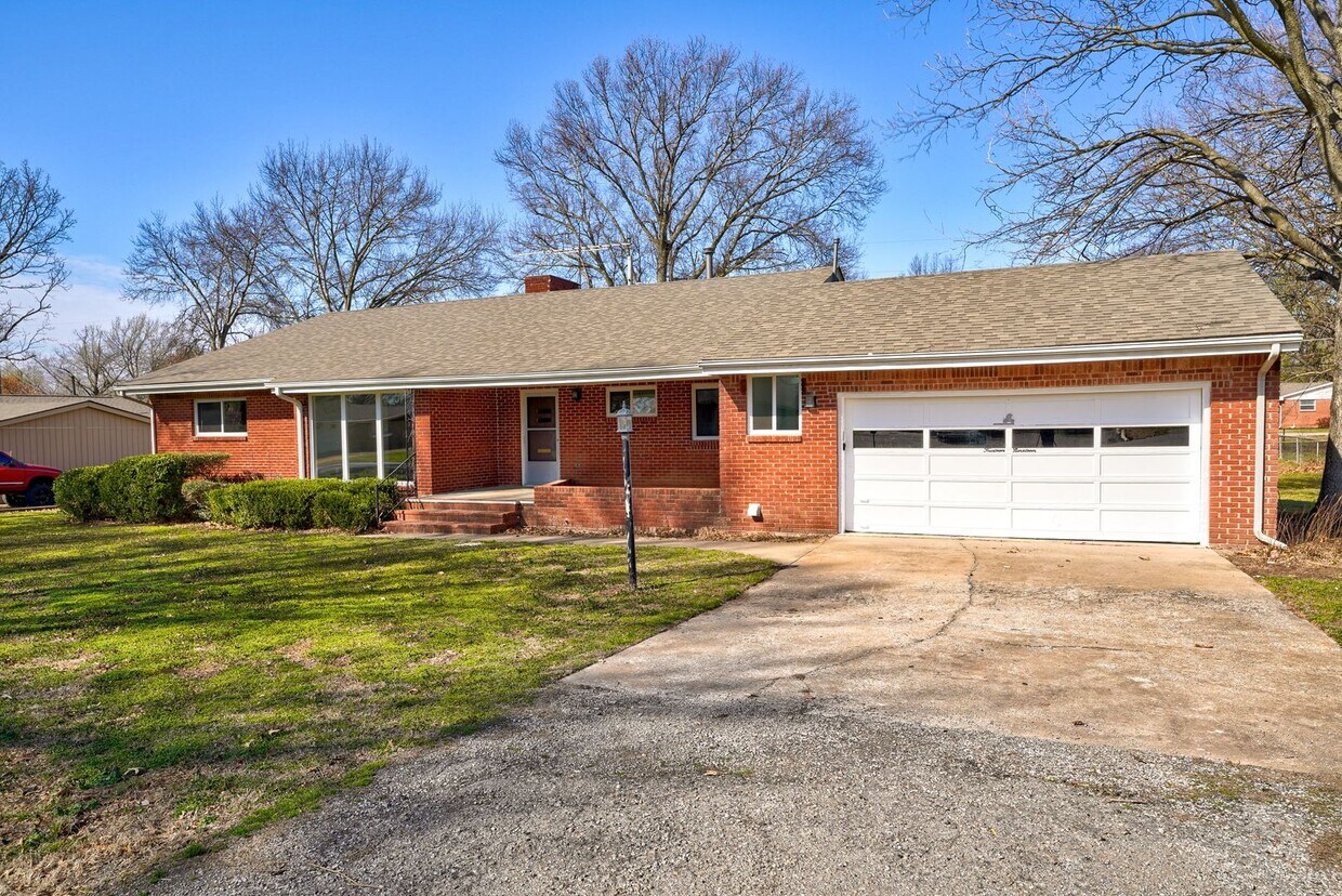 Primary Photo - 1419 Crescent