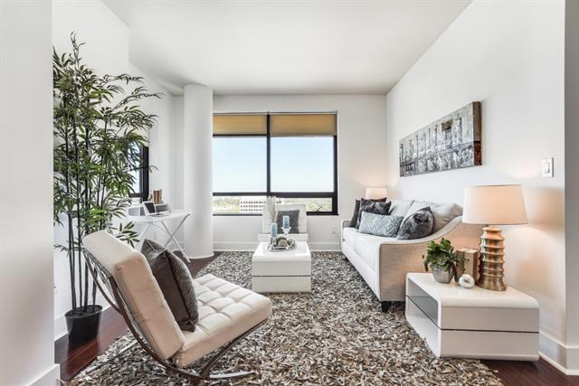 Livingroom - 88 E San Fernando St