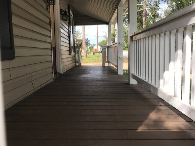 Building Photo - Pelzer Home