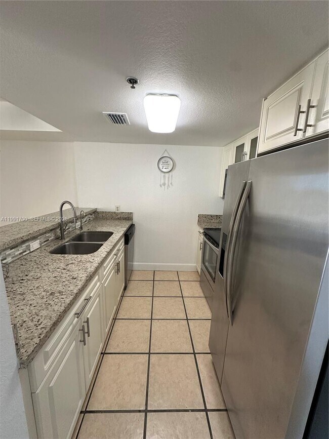 Foto del edificio - 814 NW 36th Ave