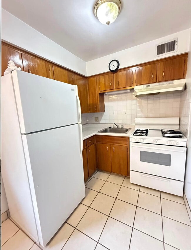 KITCHEN - 5032 Firnley Ave