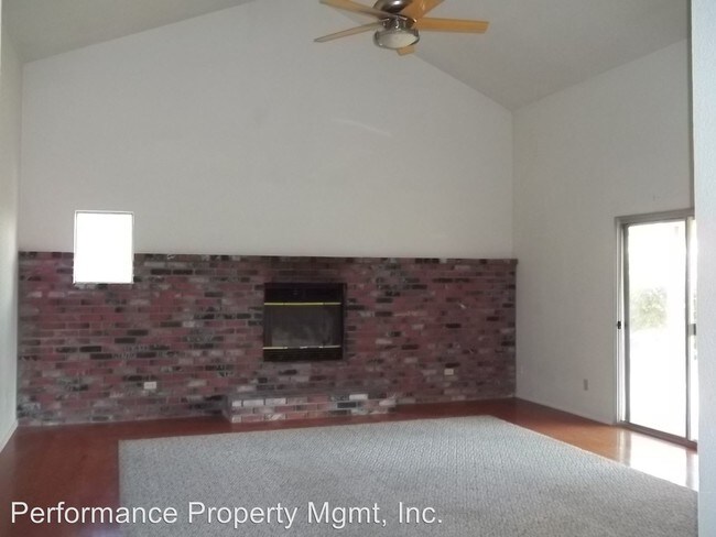 Building Photo - 3 br, 2 bath House - 392 W. Magill Ave.