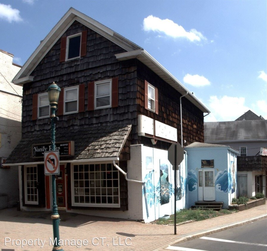 Primary Photo - 104-106 Center St