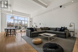 Building Photo - 160 Baldwin St