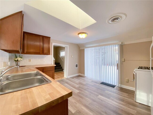 Foto del edificio - 916 Farrington St