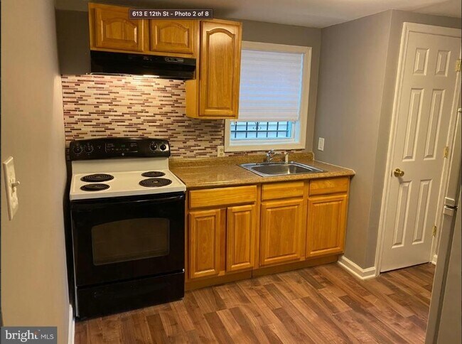 Foto del edificio - 613 E 12th St