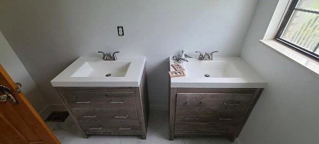 Foto del edificio - 2107 Lou Dr W