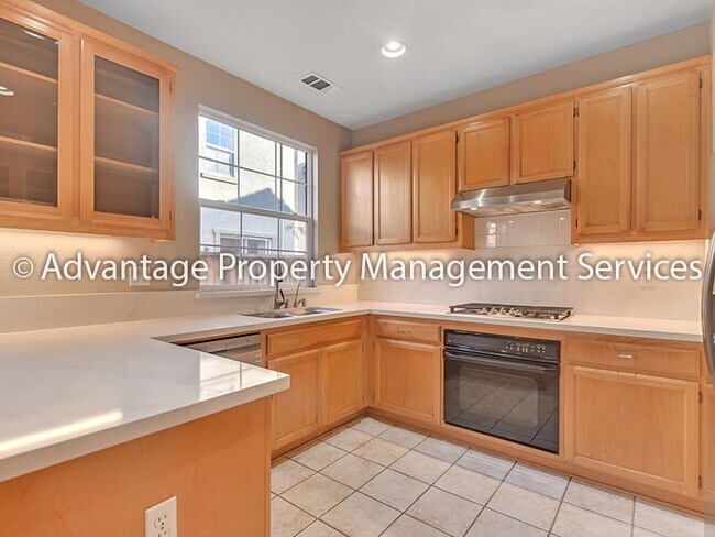 Foto del edificio - Bright 3 Bed, 2.5 bath, 1536 Sq Ft near Mo...