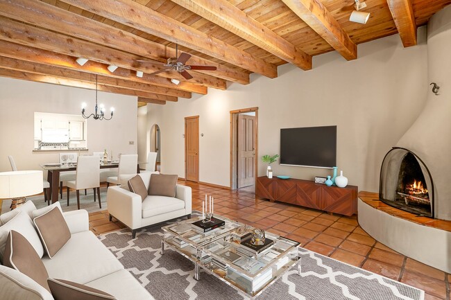 Foto del edificio - Lovely Partial Adobe Townhome with New Min...