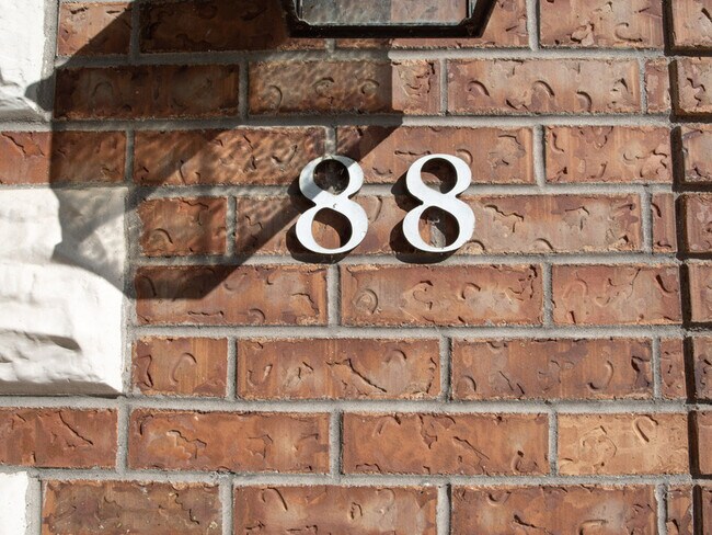 Building Photo - 88 Woodside Dr