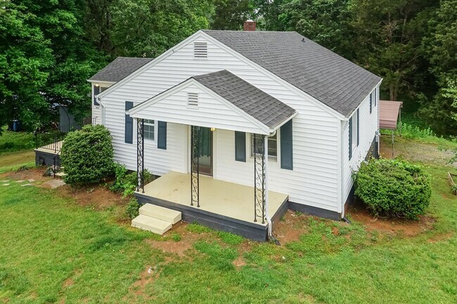 Foto del edificio - Three Bedroom Single Family Home!