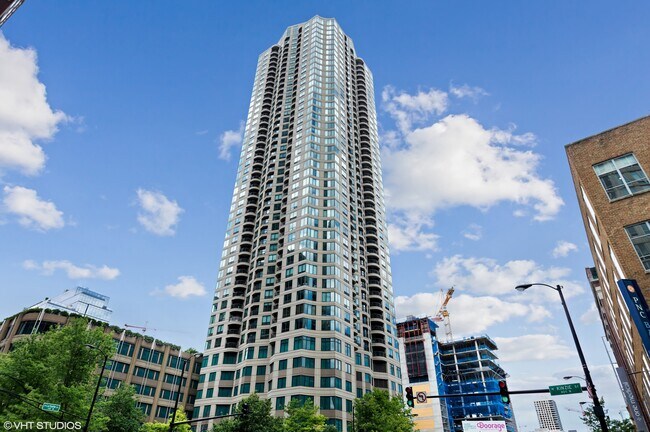 Building Photo - 400 N La Salle Dr