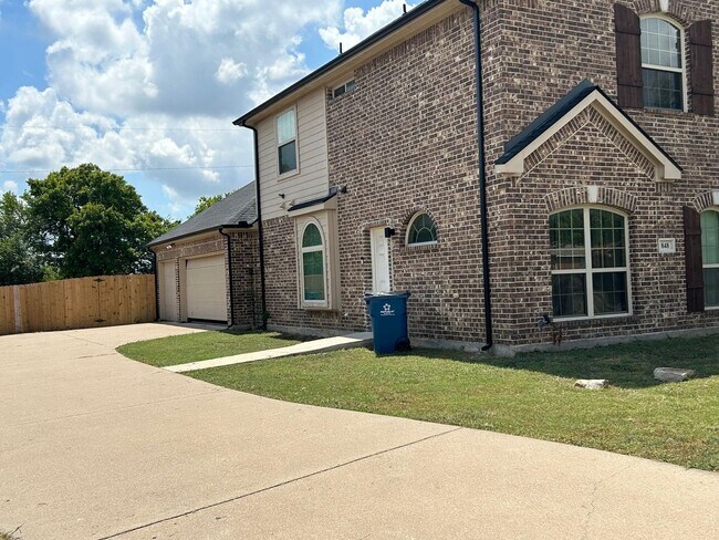 Foto del edificio - 5 Bedroom Single Family Home in Desoto