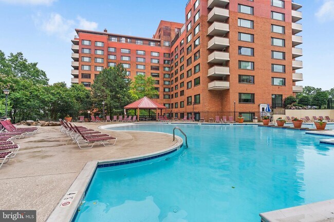 Building Photo - 1121 ARLINGTON Blvd