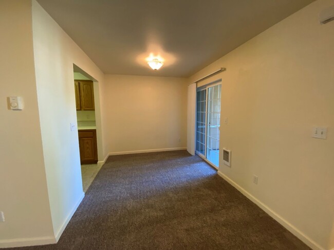 Building Photo - North Gilham Condo