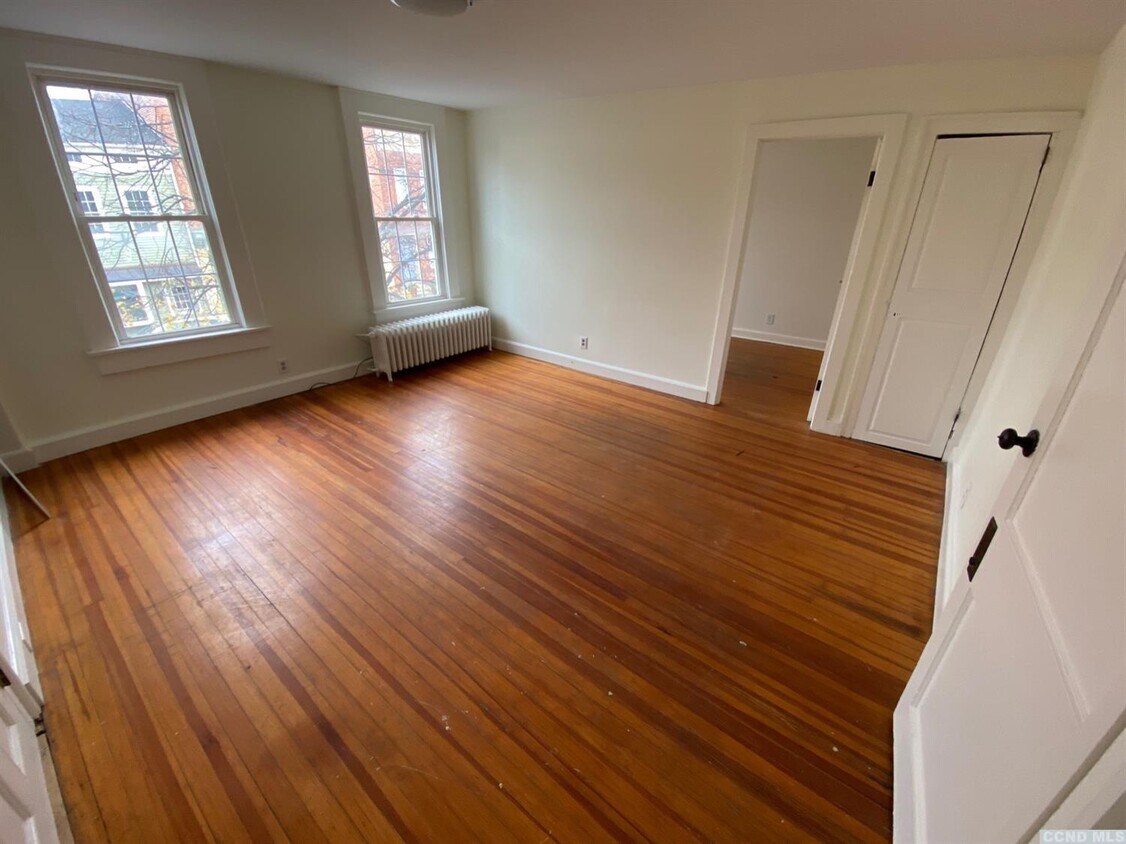 Primary Photo - 227 Warren St