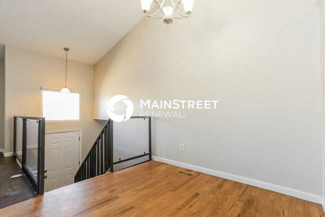 Building Photo - 4 Bedroom Pet-Friendly Home in Denver, CO with Main Street Renewal