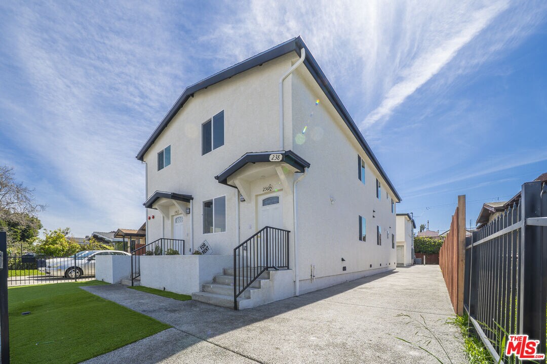 Foto principal - 238 W 84th Pl