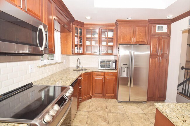 Foto del edificio - 51 Whitman Ave