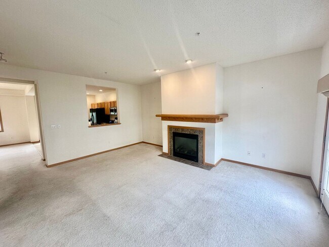 Foto del edificio - Gorgeous X-Large 4 Bedroom Townhome in Maplewood!