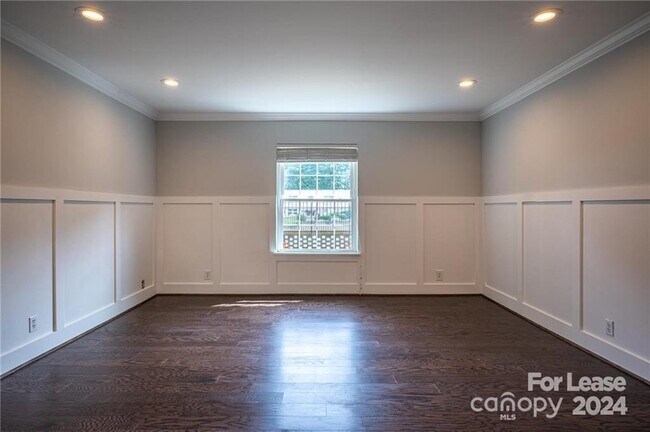 Building Photo - 2626 Park Rd
