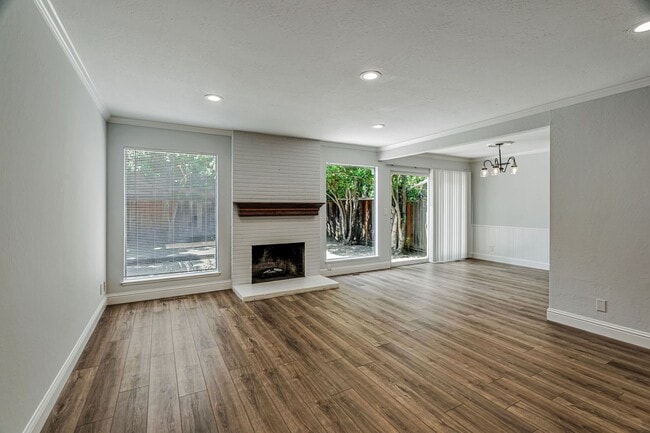 Building Photo - 652 Vasona Ave