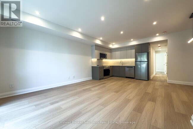 Photo du bâtiment - 14 Stevenson St N