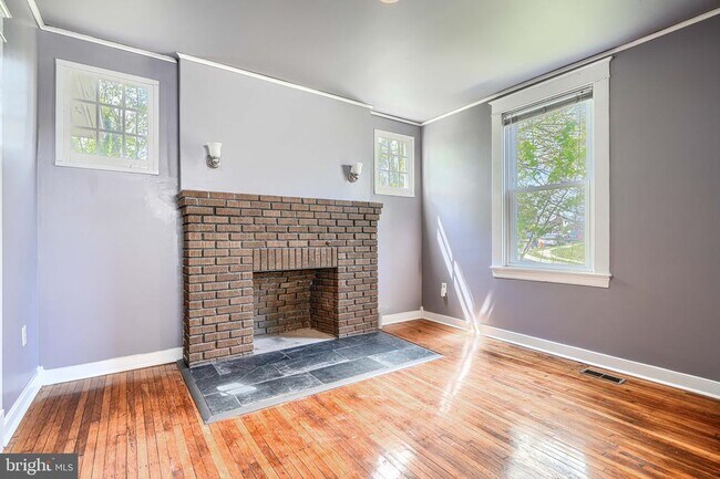 Building Photo - 3213 Vickers Rd
