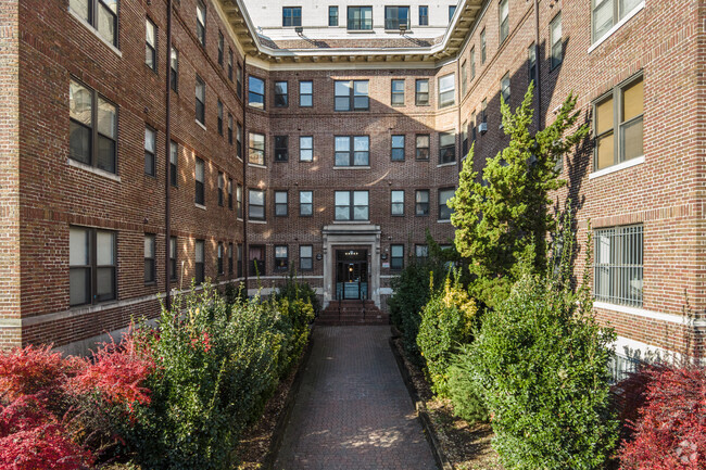 Foto del edificio - 1206 10th St NW