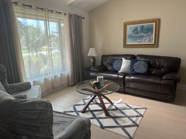 Foto del edificio - 1420 Chapparel Way
