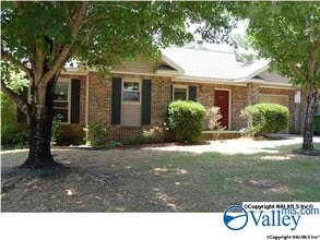 Building Photo - 732 Wynsom Dr SE