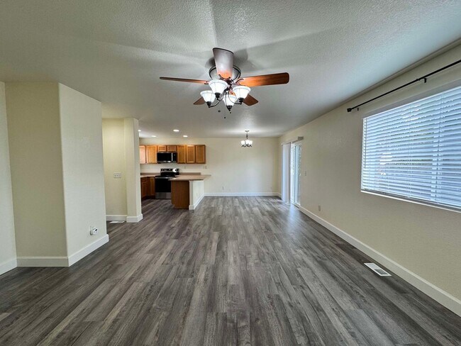 Foto del edificio - 1832 Riverwalk Pkwy