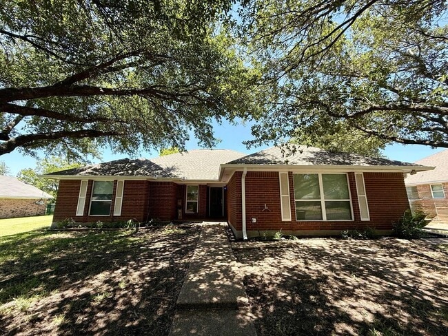 Building Photo - 232 Crescent Dr