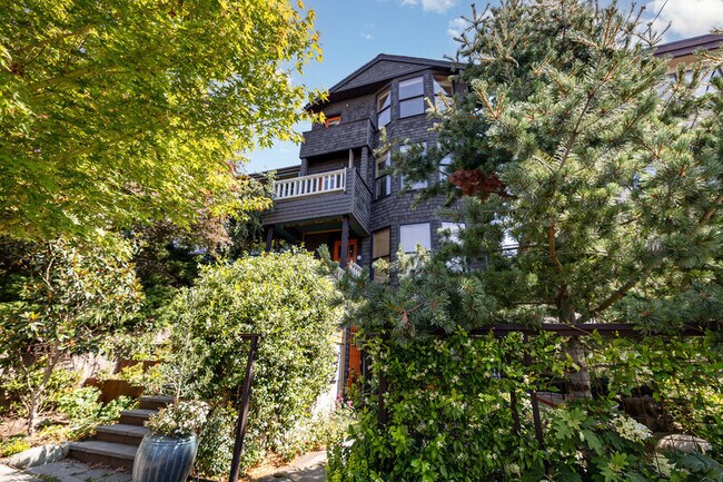 Foto del edificio - 1524 10th Ave W