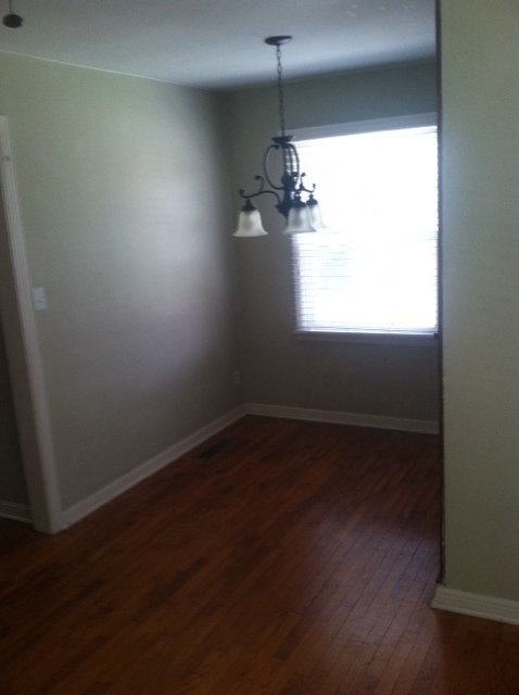 Building Photo - CLOSE TO THE U OF A!!!!!! EASY ACCESS TO T...