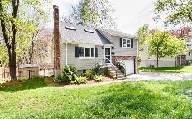 Building Photo - 116 Manor Ave