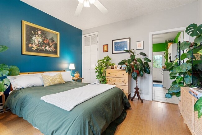 Building Photo - 377 Dorchester St