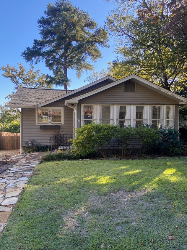 Foto principal - 907 Irving Rd