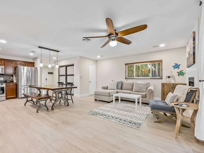 Foto del edificio - 241 S Brevard Ave