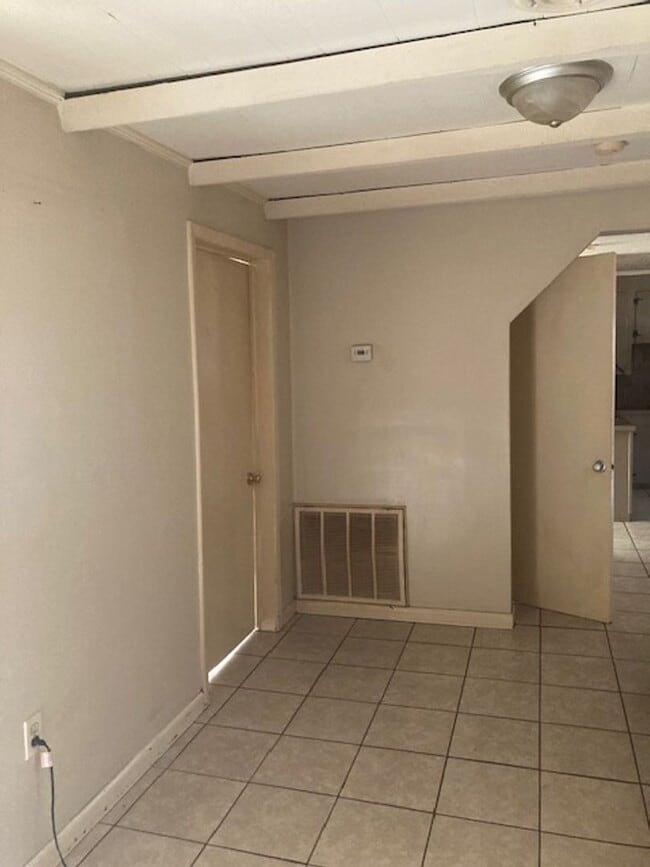 Building Photo - Long Beach 2 Bedroom