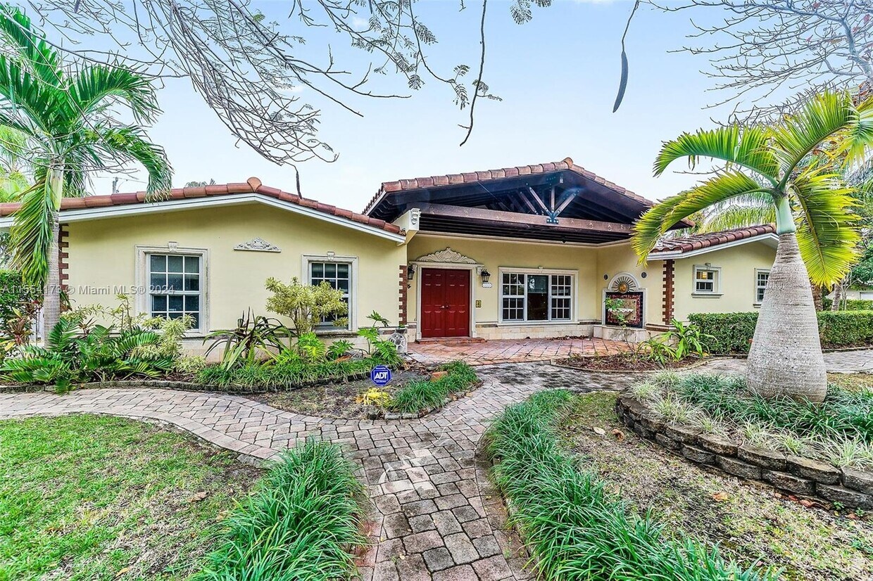 Primary Photo - 7351 SW 136th St