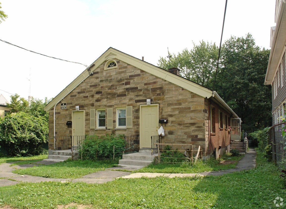 Primary Photo - 272 S Marshall St
