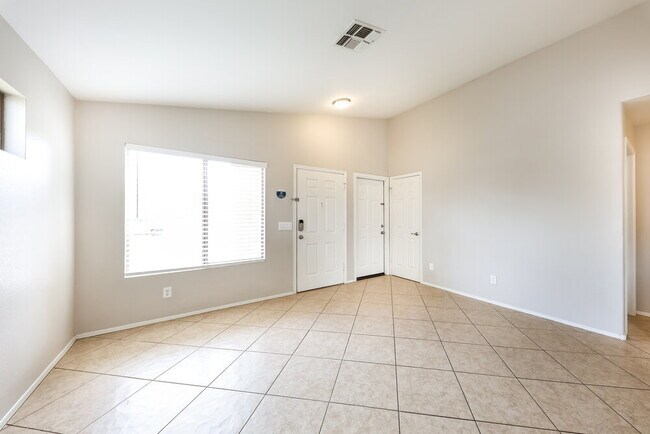 Building Photo - 10556 W Amelia Ave